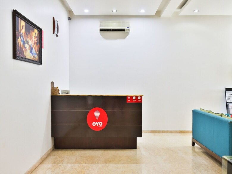 Oyo 12945 Hotel President