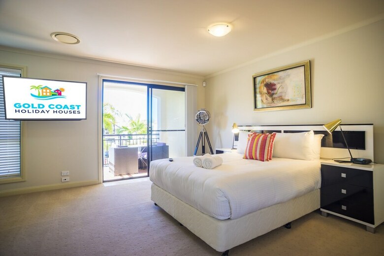 Casablanca At Hope Island Resort