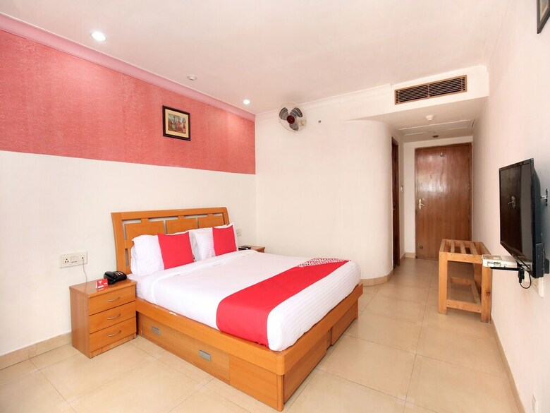 Oyo 13365 Hotel Teg Royal
