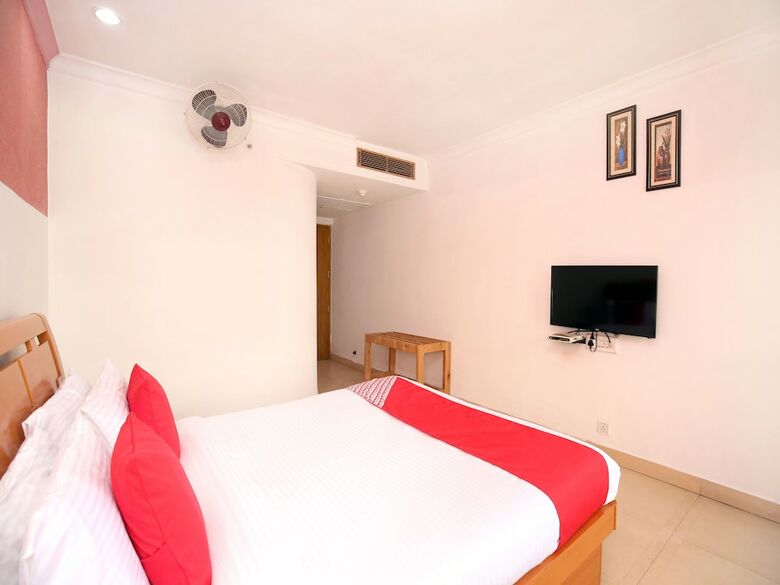 Oyo 13365 Hotel Teg Royal
