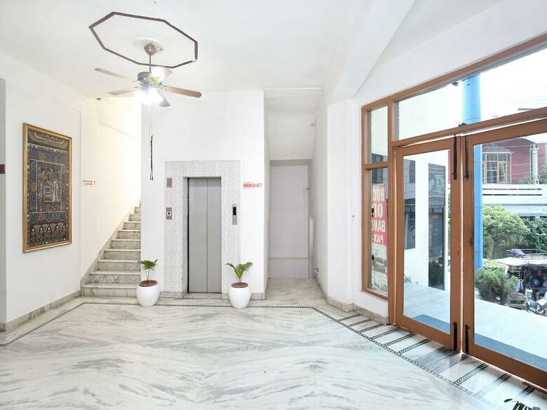 Oyo 13365 Hotel Teg Royal