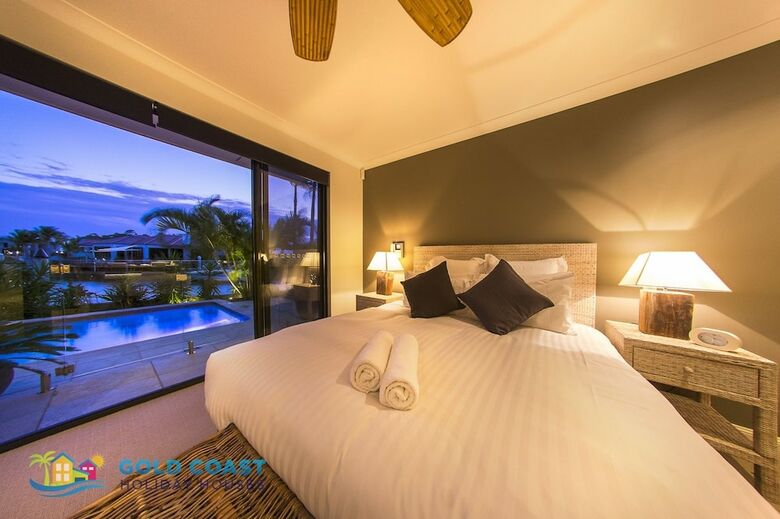 Grandeur On Bay Three