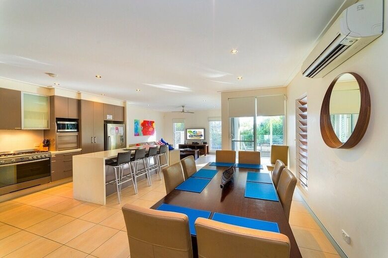 Bayhill Manor In Sanctuary Cove