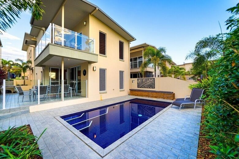 Bayhill Manor In Sanctuary Cove