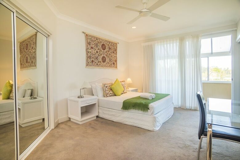 Castaway At The Greens