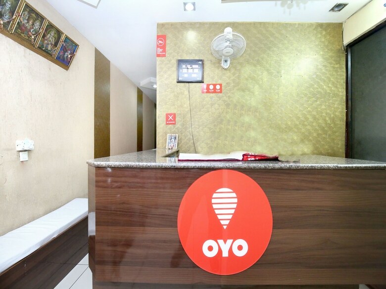 Oyo 11844 Hotel Golden Halo