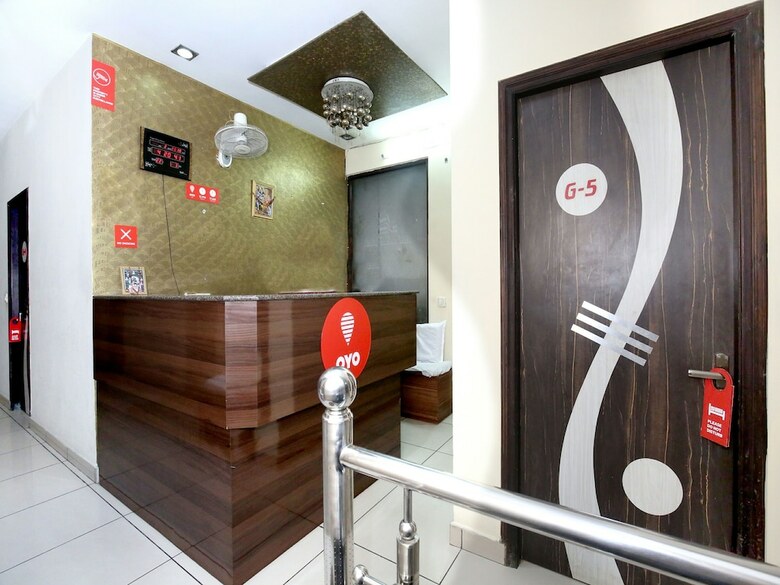 Oyo 11844 Hotel Golden Halo