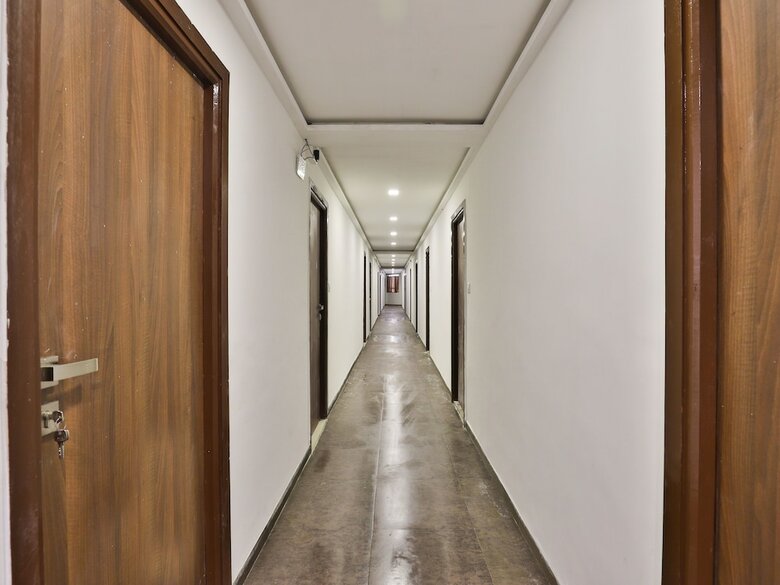 Oyo 12800 Hotel Vlee