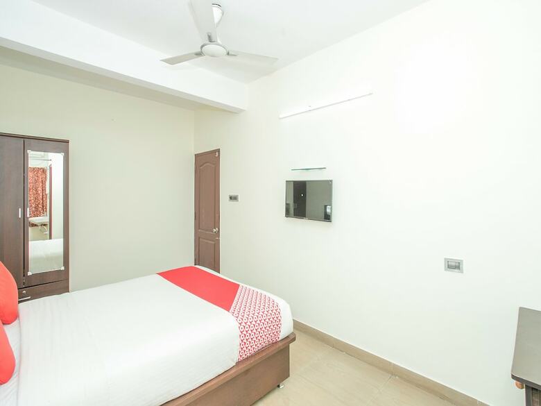 Hotel Oyo 13170 Sky Suites