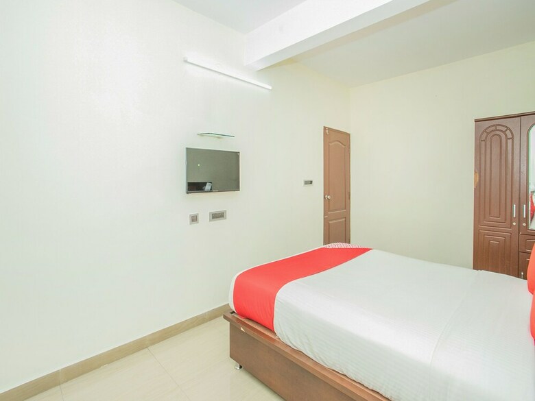 Hotel Oyo 13170 Sky Suites