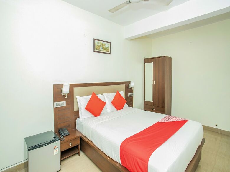 Hotel Oyo 13170 Sky Suites
