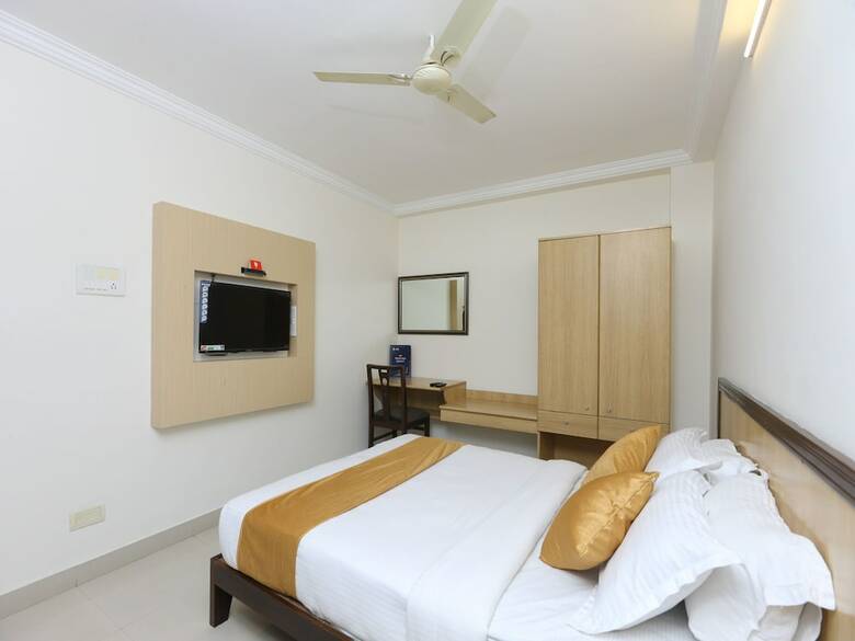Hotel Oyo 12251 Half Moon