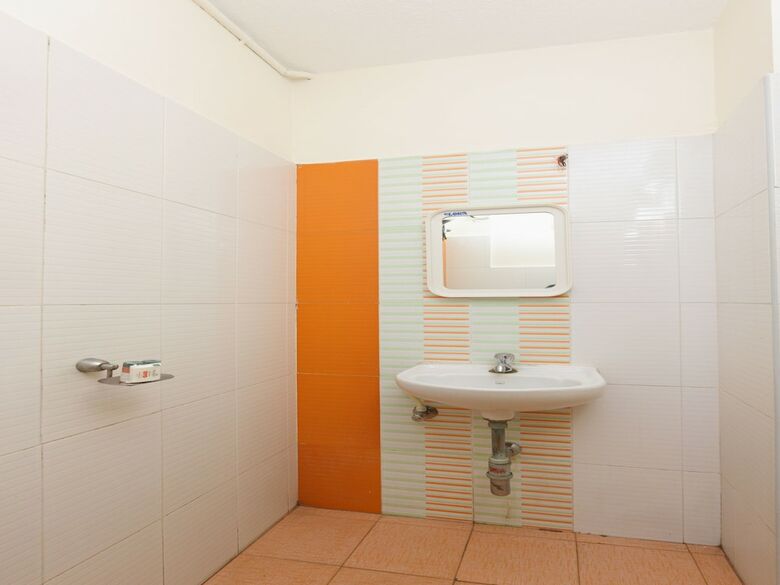 Hotel Oyo 12251 Half Moon