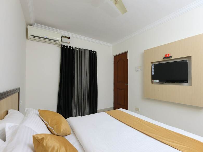 Hotel Oyo 12251 Half Moon
