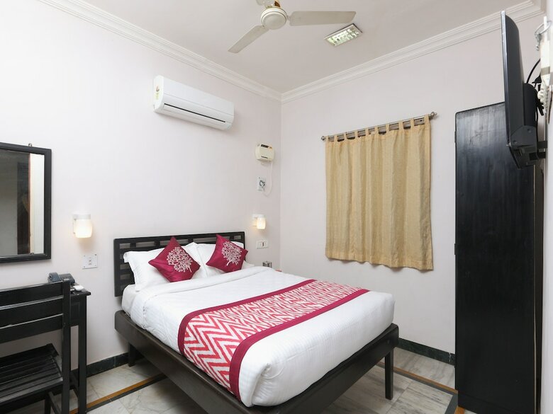 Hotel Oyo 11661 Krishna Park