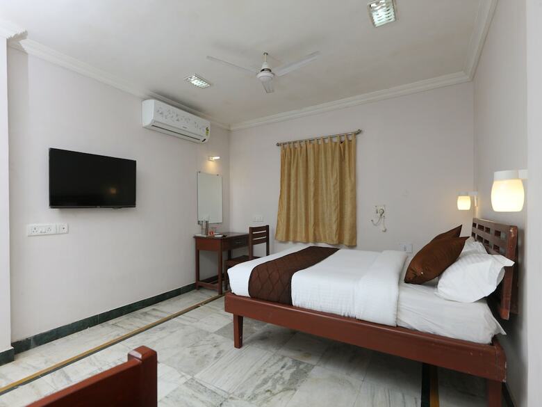 Hotel Oyo 11661 Krishna Park