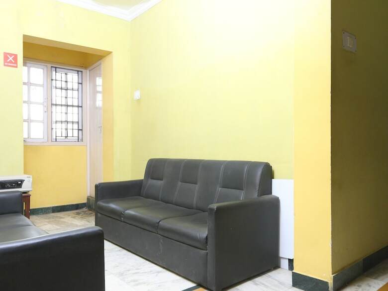 Hotel Oyo 11661 Krishna Park