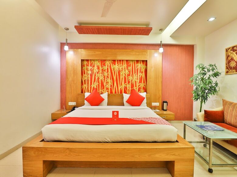Oyo 13372 Hotel Laksh Residency