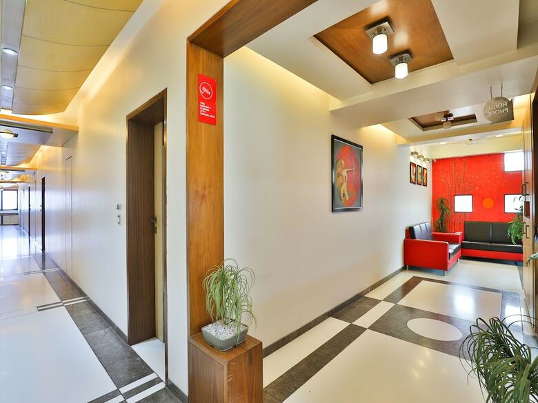 Oyo 13372 Hotel Laksh Residency