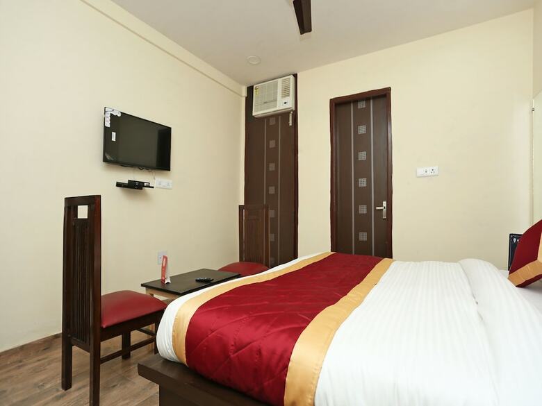 Oyo 11952 Hotel Royal India