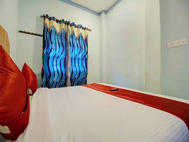 Oyo 11719 Hotel Sierra