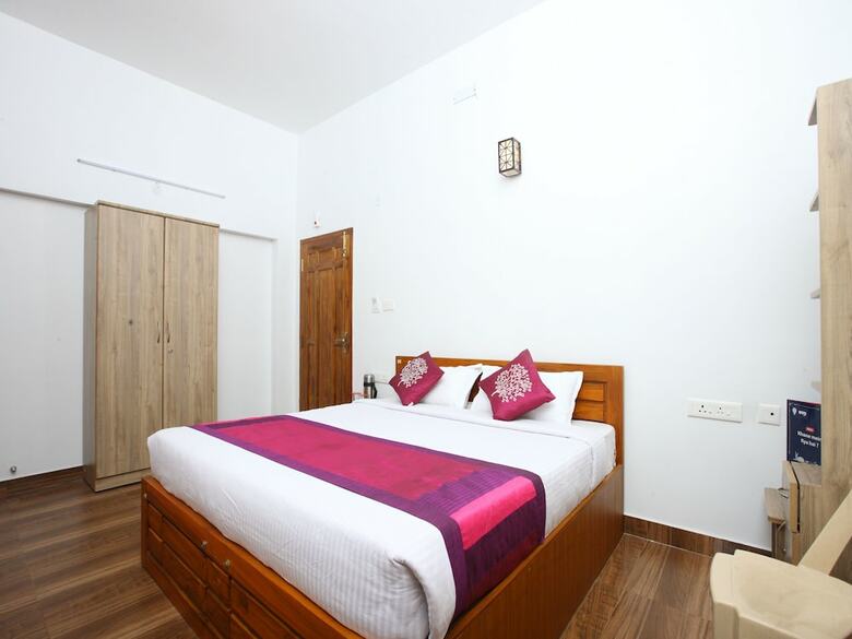Hotel Oyo 13607 Sri Akilambiga Residency