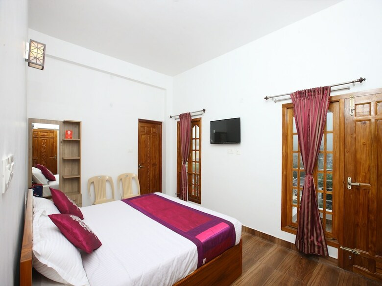 Hotel Oyo 13607 Sri Akilambiga Residency