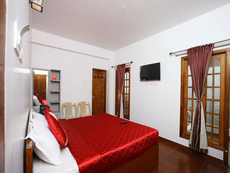 Hotel Oyo 13607 Sri Akilambiga Residency