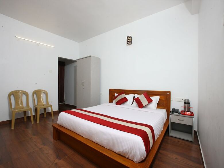 Hotel Oyo 13607 Sri Akilambiga Residency