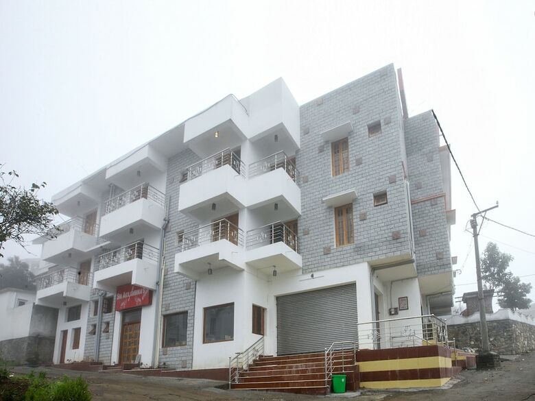 Hotel Oyo 13607 Sri Akilambiga Residency