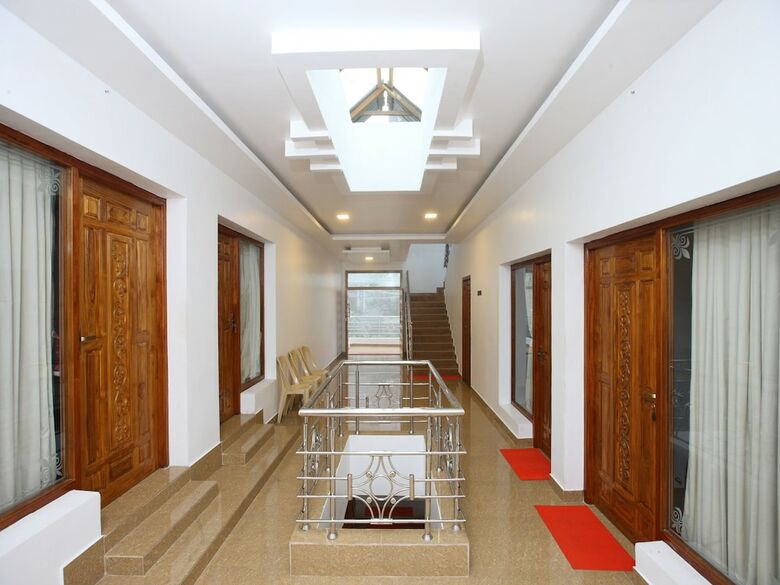 Hotel Oyo 13607 Sri Akilambiga Residency