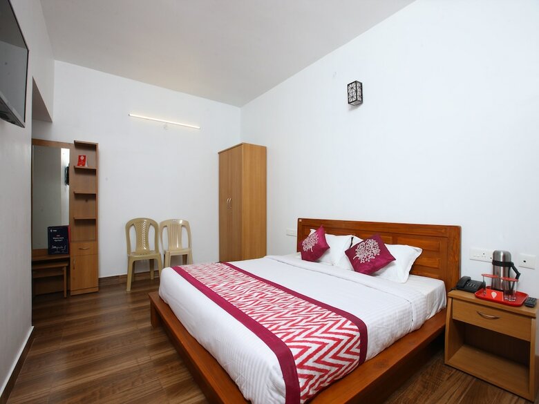 Hotel Oyo 13607 Sri Akilambiga Residency