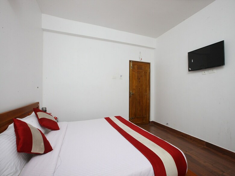 Hotel Oyo 13607 Sri Akilambiga Residency