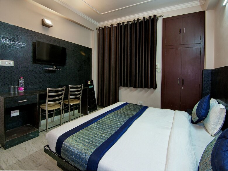 Hotel Oyo 11972 Nirvana Residency