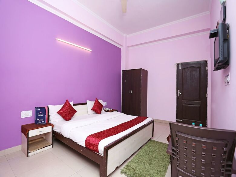 Oyo 12784 Hotel Roomers