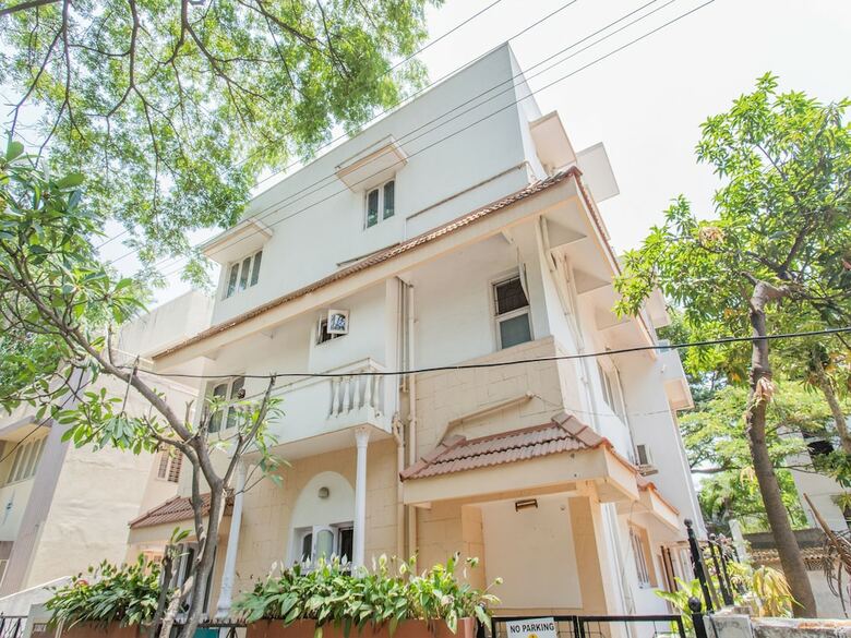 Hotel Oyo 761 Hermitage Apartments