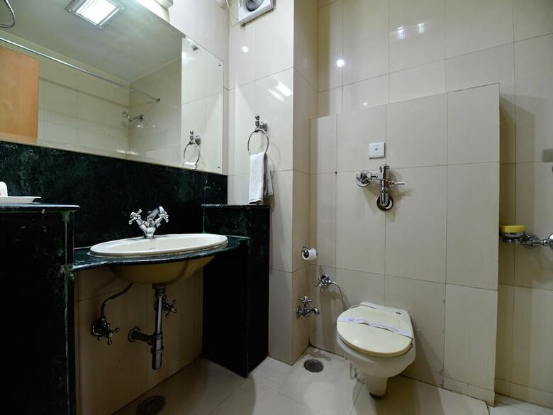 Oyo 1492 Hotel Broadway Inn