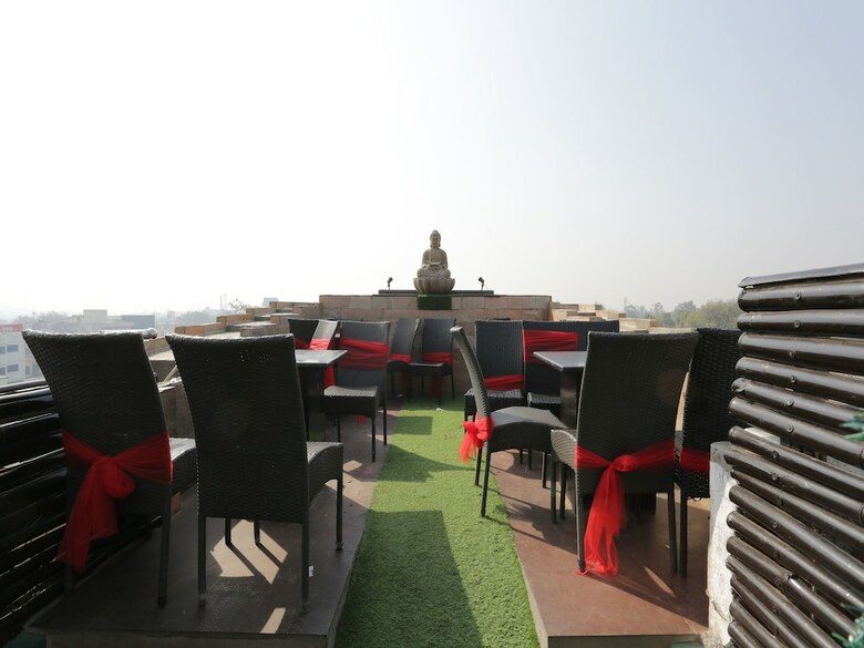 Oyo 12221 Hotel M House