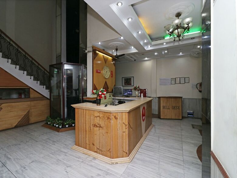 Oyo 12419 Hotel Silver Shine