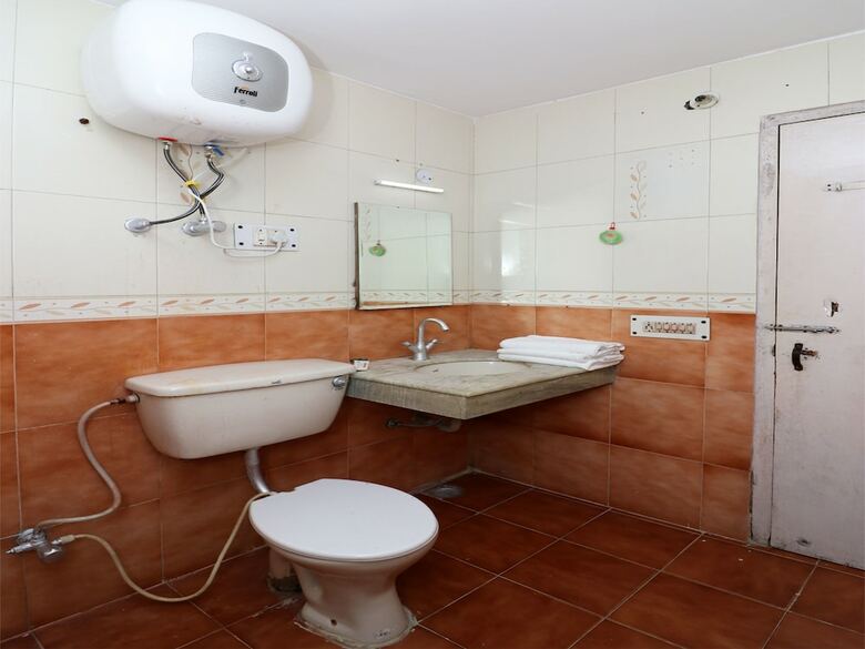 Hotel Oyo 12722 B K House