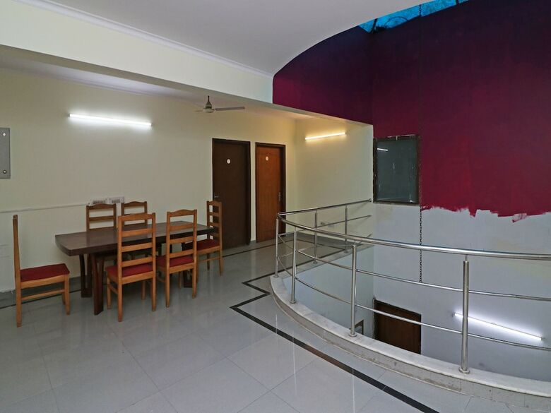 Hotel Oyo 12722 B K House