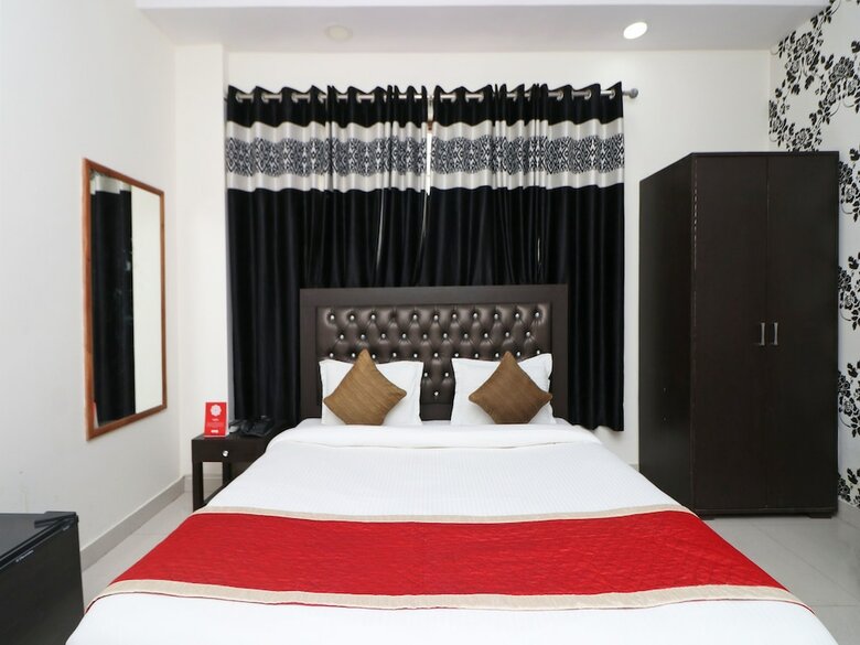 Hotel Oyo 11717 Gold Star Suits