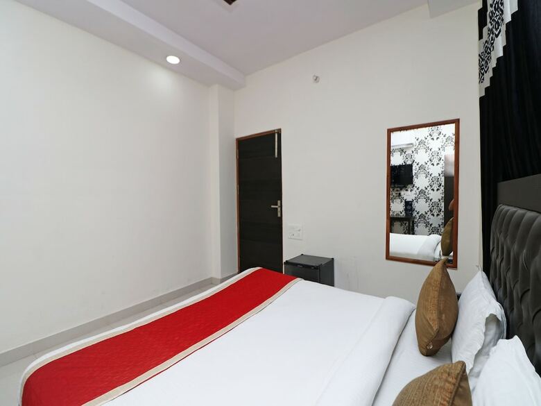 Hotel Oyo 11717 Gold Star Suits