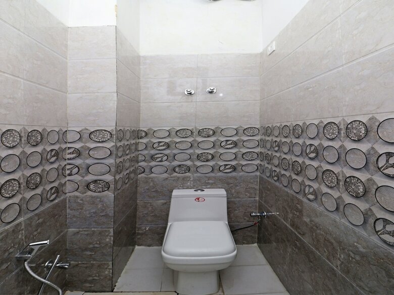 Oyo 12738 Hotel Diamond