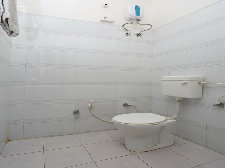 Hotel Oyo 13475 Kn Plaza