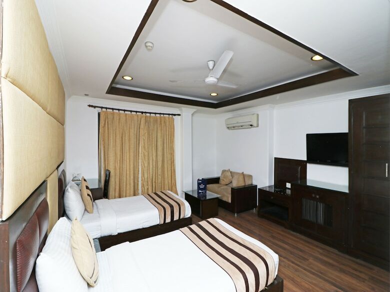 Oyo 12789 Hotel Aaron Castle