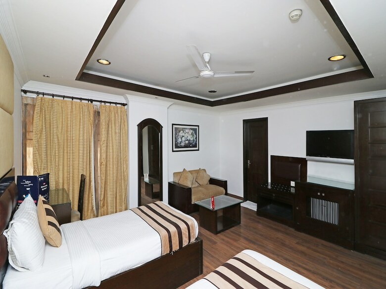 Oyo 12789 Hotel Aaron Castle