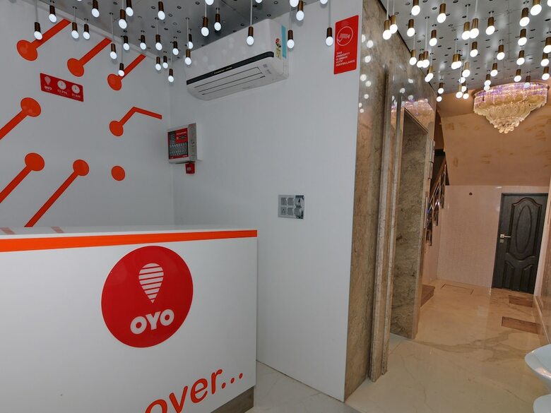 Hotel Oyo 12148 Flyover Inn