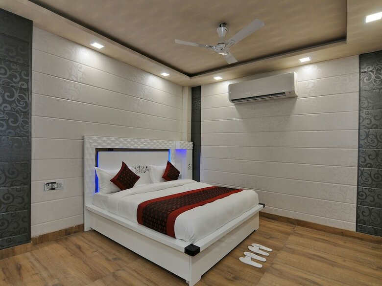 Hotel Oyo 12148 Flyover Inn