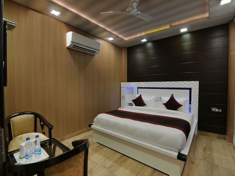 Hotel Oyo 12148 Flyover Inn